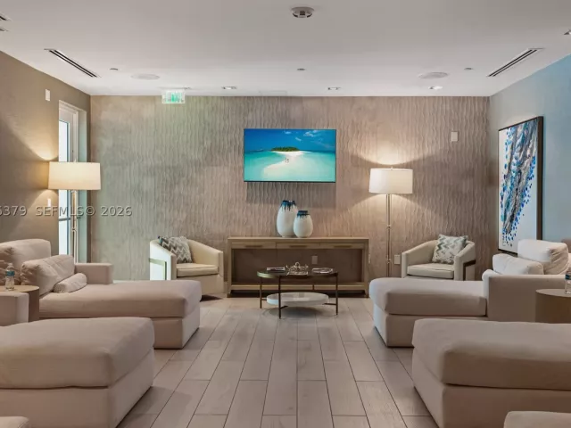 4-bedroom condo for sale in Sunny Isles Beach - 16047 Collins Ave 704 - MondialRealty