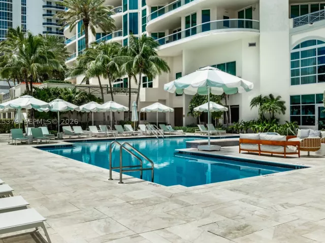 4-bedroom condo for sale in Sunny Isles Beach - 16047 Collins Ave 704 - MondialRealty