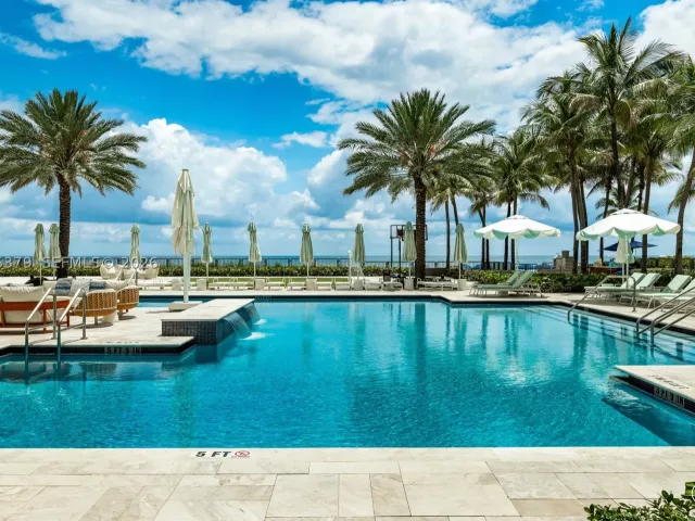 4-bedroom condo for sale in Sunny Isles Beach - 16047 Collins Ave 704 - MondialRealty