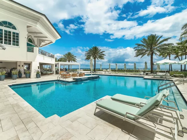 4-bedroom condo for sale in Sunny Isles Beach - 16047 Collins Ave 704 - MondialRealty