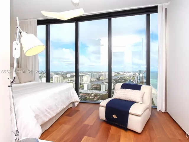 4-bedroom condo for rent in Sunny Isles Beach - 18555 Collins Ave 4605 - MondialRealty