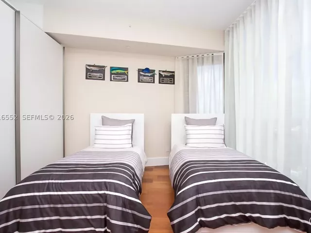 4-bedroom condo for rent in Sunny Isles Beach - 18555 Collins Ave 4605 - MondialRealty