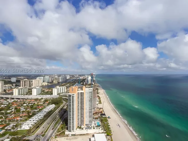 4-bedroom condo for rent in Sunny Isles Beach - 18555 Collins Ave 4605 - MondialRealty