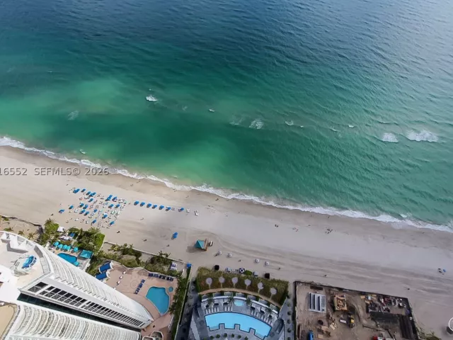 4-bedroom condo for rent in Sunny Isles Beach - 18555 Collins Ave 4605 - MondialRealty