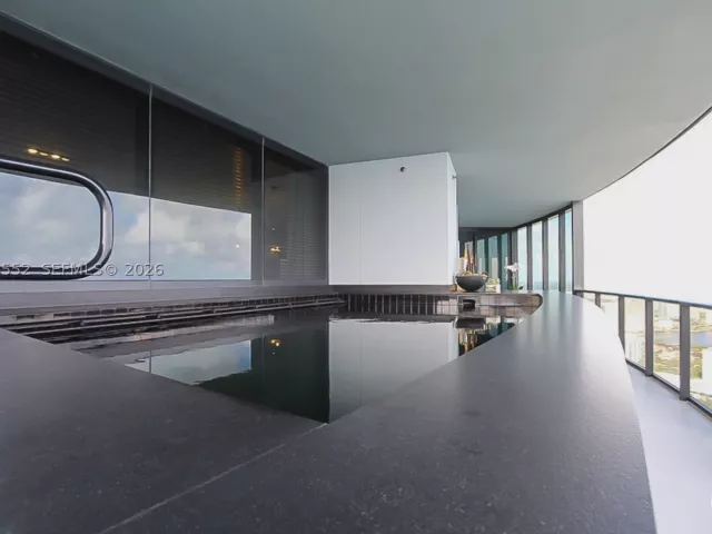 4-bedroom condo for rent in Sunny Isles Beach - 18555 Collins Ave 4605 - MondialRealty