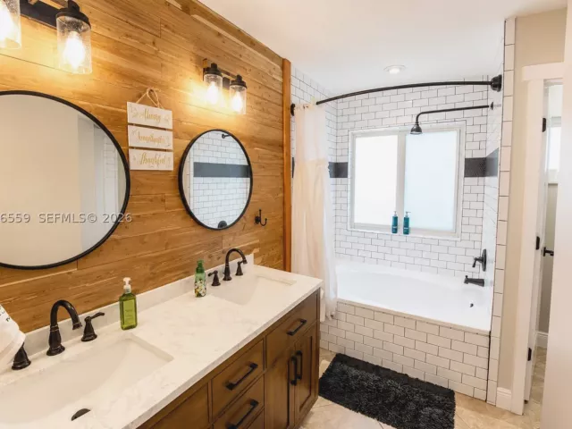 4-bedroom home for sale in Miami - 17601 SW 138th Ct - MondialRealty