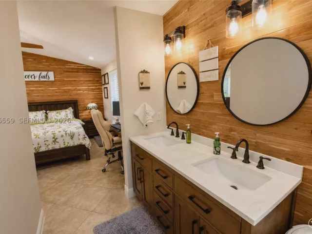 4-bedroom home for sale in Miami - 17601 SW 138th Ct - MondialRealty