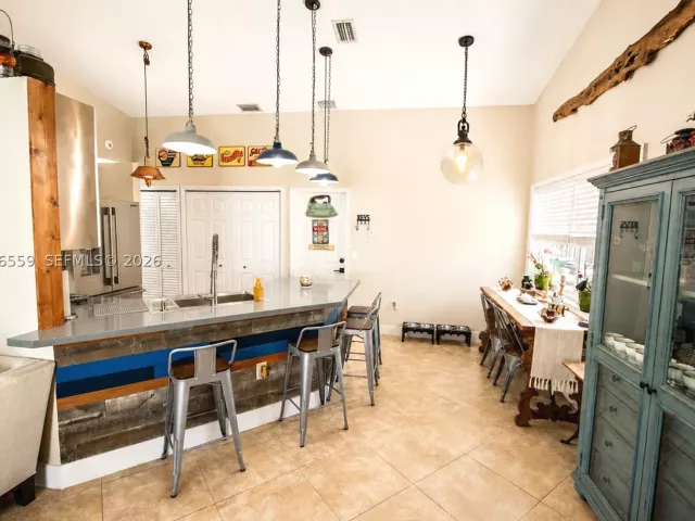 4-bedroom home for sale in Miami - 17601 SW 138th Ct - MondialRealty