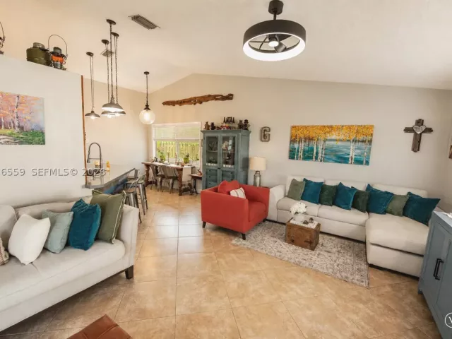 4-bedroom home for sale in Miami - 17601 SW 138th Ct - MondialRealty