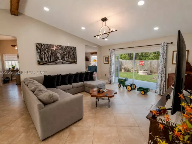 4-bedroom home for sale in Miami - 17601 SW 138th Ct - MondialRealty