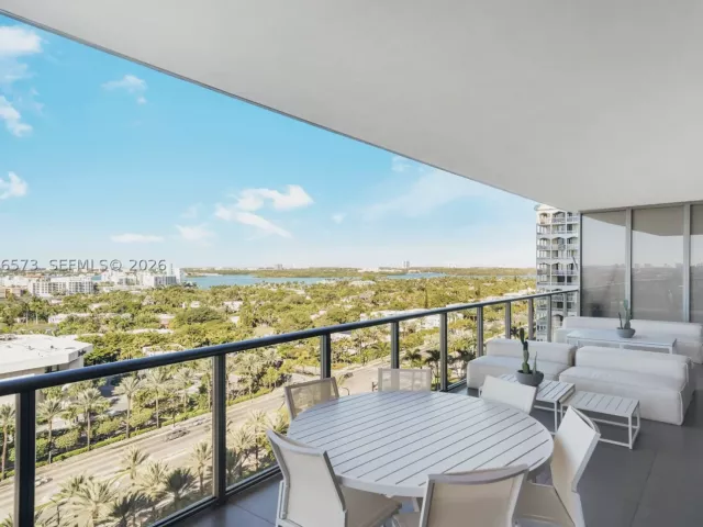 2-bedroom condo for rent in Bal Harbour - 9705 Collins Ave 1205N - MondialRealty