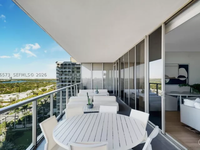 2-bedroom condo for rent in Bal Harbour - 9705 Collins Ave 1205N - MondialRealty