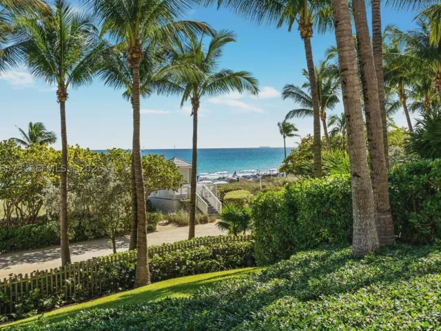 2-bedroom condo for rent in Bal Harbour - 9705 Collins Ave 1205N - MondialRealty