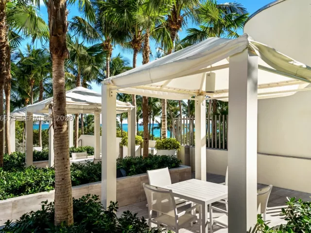 2-bedroom condo for rent in Bal Harbour - 9705 Collins Ave 1205N - MondialRealty