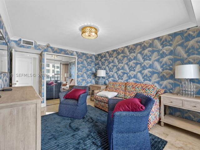2-bedroom condo for sale in Miami Beach - 5225 Collins Ave 1519 - MondialRealty