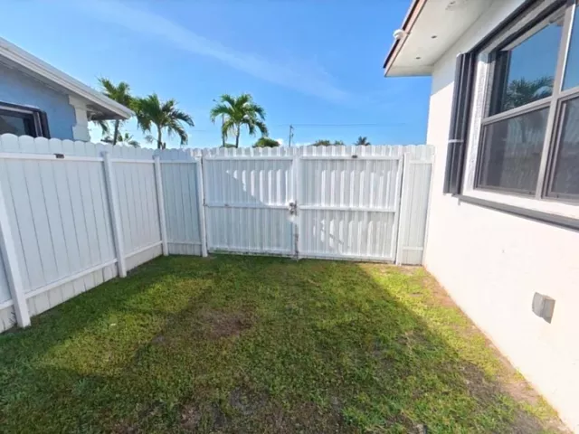 2-bedroom home for sale in Miami - 10955 SW 217th Ter - MondialRealty