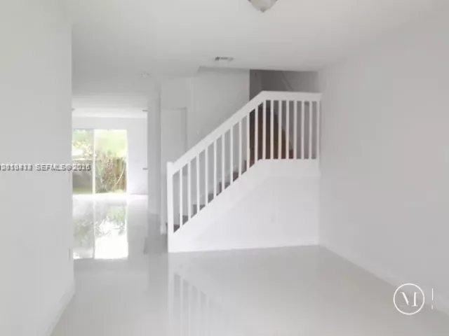4-bedroom home for rent in Doral - 10763 NW 81st Ln - MondialRealty