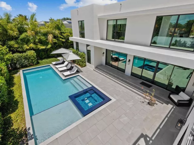 4-bedroom home for sale in Miami Beach - 5288 Alton Road 3 - MondialRealty