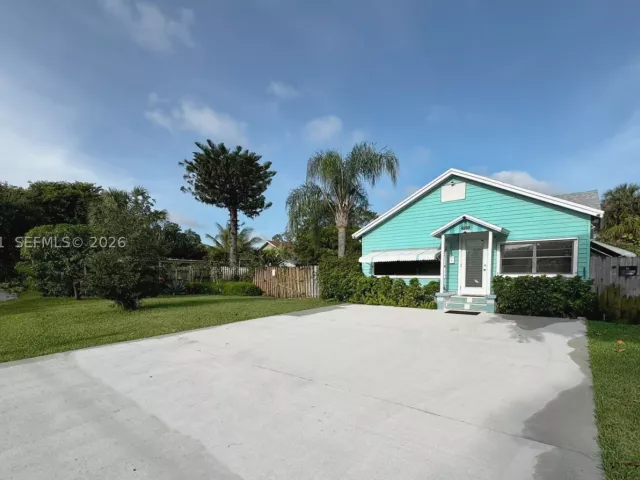 2-bedroom home for sale in Delray Beach - 324 SW 3rd Ave - MondialRealty