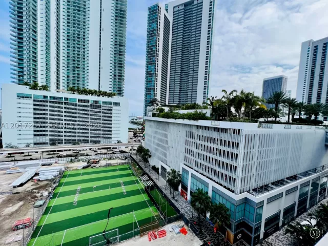 2-bedroom condo for sale in Miami - 851 NE 1st Av 2808 - MondialRealty