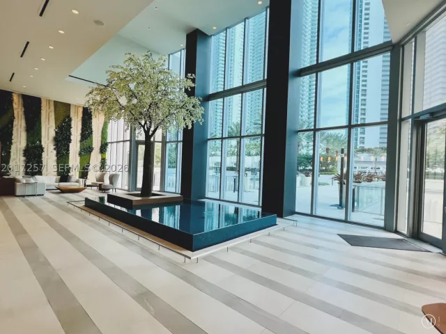 2-bedroom condo for sale in Miami - 851 NE 1st Av 2808 - MondialRealty