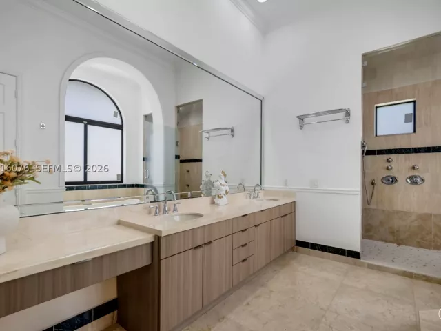 6-bedroom home for sale in Miami - 9881 SW 148th Ter - MondialRealty