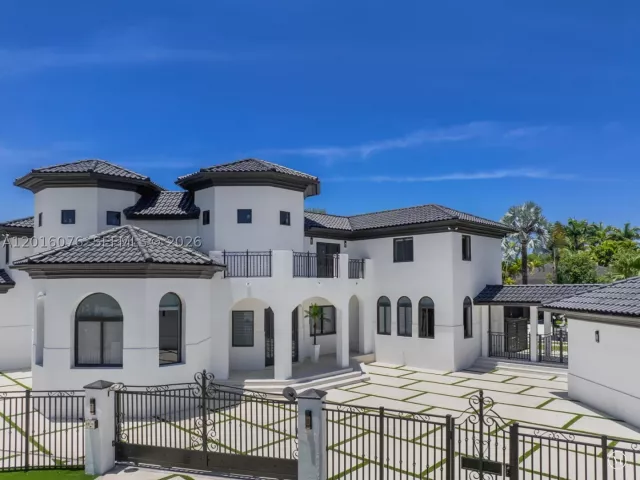 6-bedroom home for sale in Miami - 9881 SW 148th Ter - MondialRealty