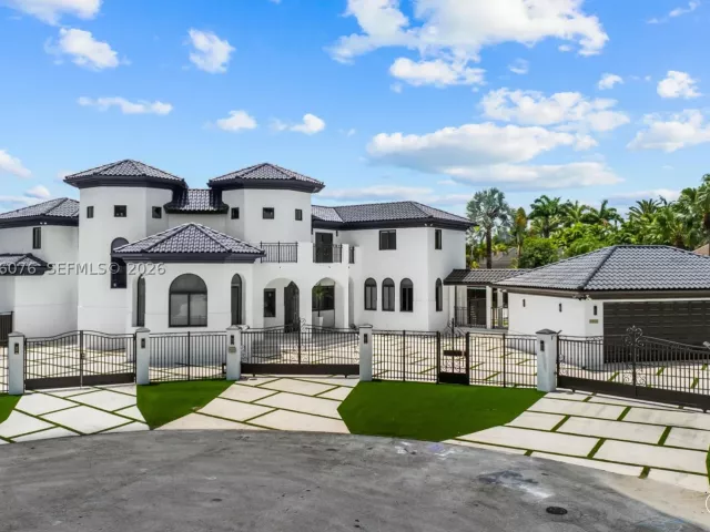 6-bedroom home for sale in Miami - 9881 SW 148th Ter - MondialRealty