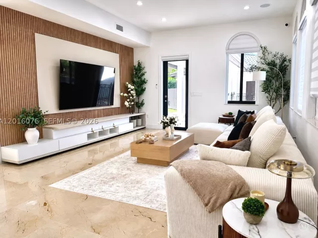 6-bedroom home for sale in Miami - 9881 SW 148th Ter - MondialRealty