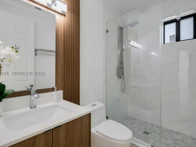 6-bedroom home for sale in Miami - 9881 SW 148th Ter - MondialRealty