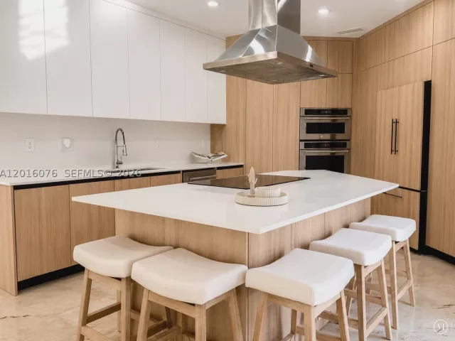 6-bedroom home for sale in Miami - 9881 SW 148th Ter - MondialRealty