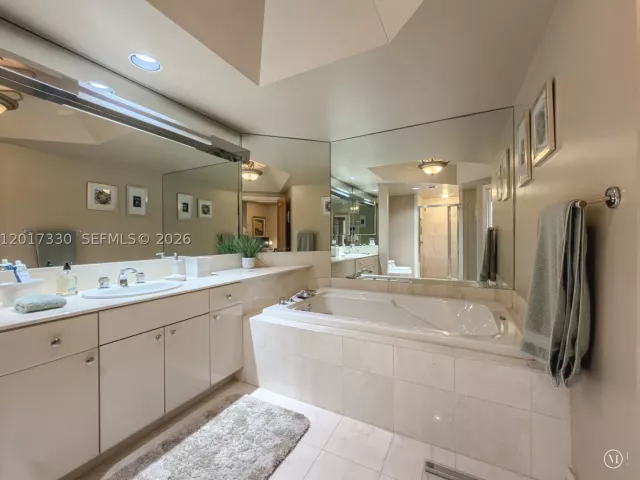 2-bedroom condo for rent in Aventura - 2000 Island Blvd 2503 - MondialRealty