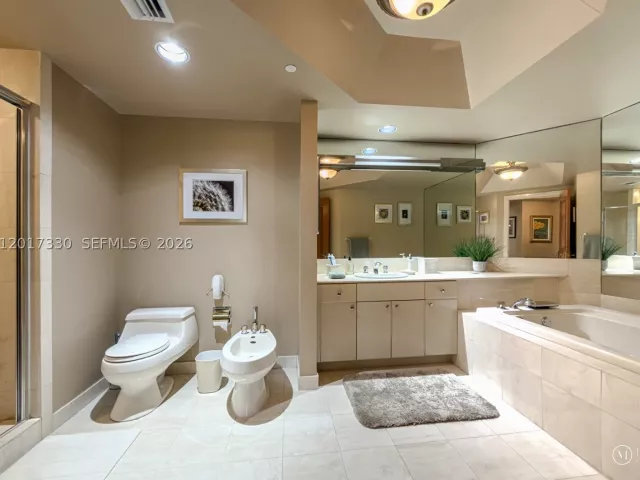 2-bedroom condo for rent in Aventura - 2000 Island Blvd 2503 - MondialRealty