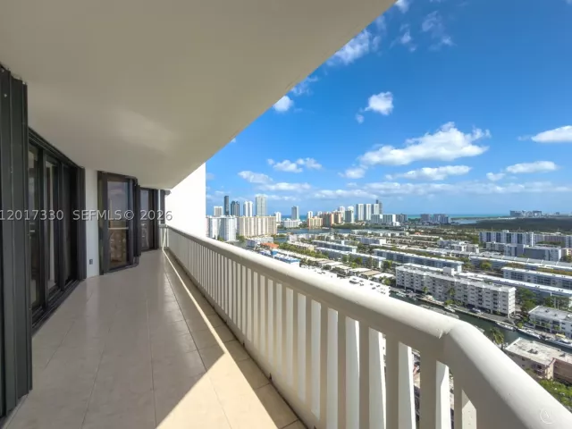 2-bedroom condo for rent in Aventura - 2000 Island Blvd 2503 - MondialRealty