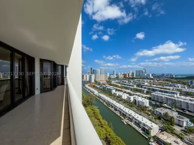 2-bedroom condo for rent in Aventura - 2000 Island Blvd 2503 - MondialRealty