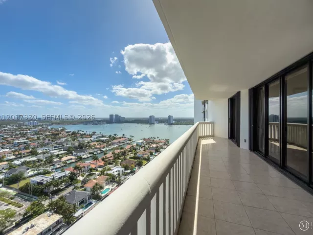 2-bedroom condo for rent in Aventura - 2000 Island Blvd 2503 - MondialRealty