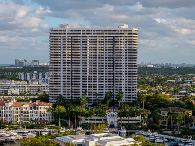 2-bedroom condo for rent in Aventura - 2000 Island Blvd 2503 - MondialRealty