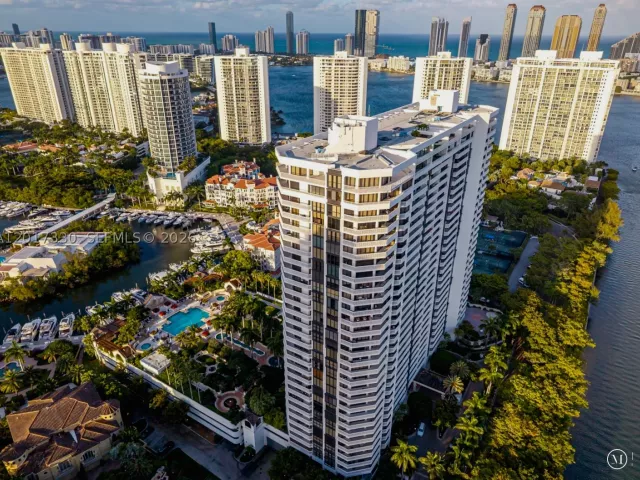 2-bedroom condo for rent in Aventura - 2000 Island Blvd 2503 - MondialRealty