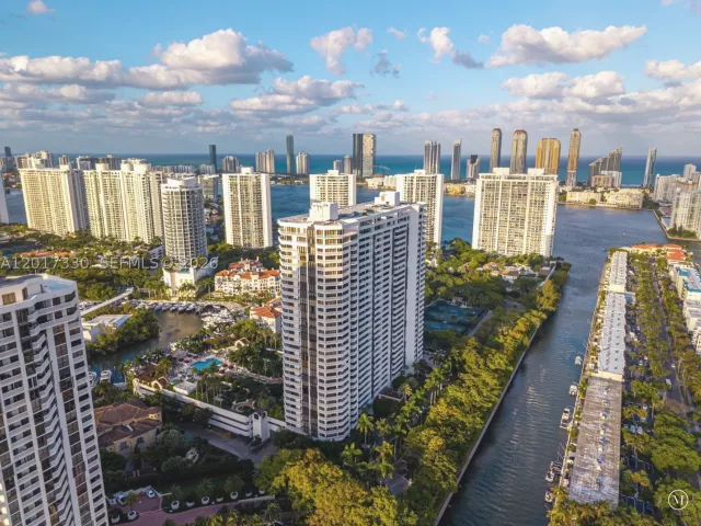 2-bedroom condo for rent in Aventura - 2000 Island Blvd 2503 - MondialRealty