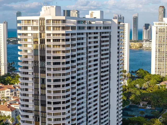 2-bedroom condo for rent in Aventura - 2000 Island Blvd 2503 - MondialRealty