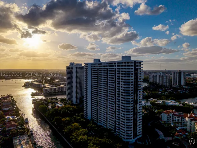 2-bedroom condo for rent in Aventura - 2000 Island Blvd 2503 - MondialRealty