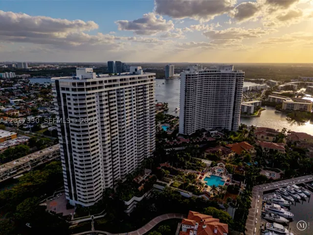 2-bedroom condo for rent in Aventura - 2000 Island Blvd 2503 - MondialRealty
