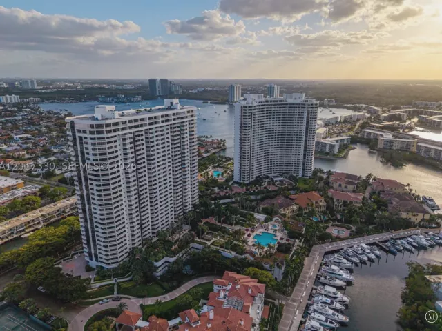 2-bedroom condo for rent in Aventura - 2000 Island Blvd 2503 - MondialRealty
