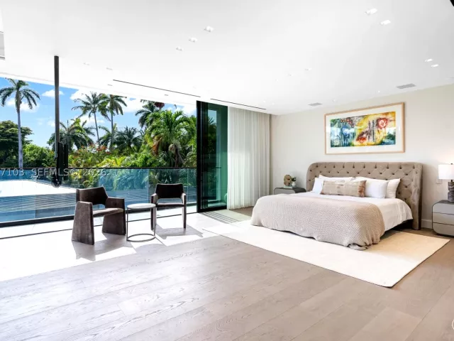 6-bedroom home for sale in Miami Beach - 2520 Shelter Ave - MondialRealty