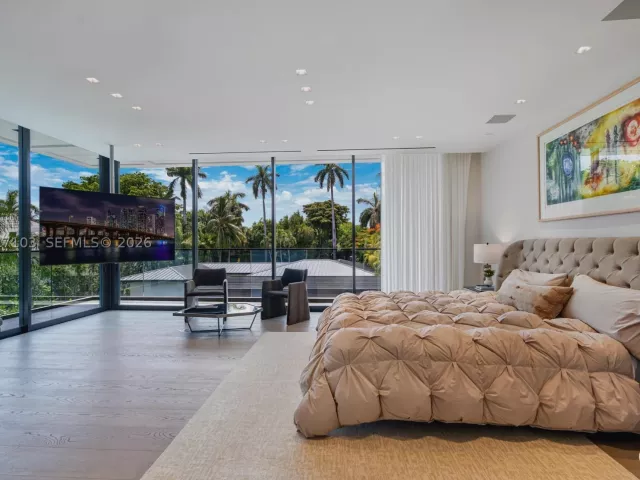 6-bedroom home for sale in Miami Beach - 2520 Shelter Ave - MondialRealty