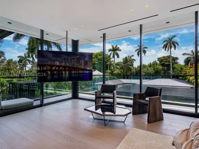 6-bedroom home for sale in Miami Beach - 2520 Shelter Ave - MondialRealty