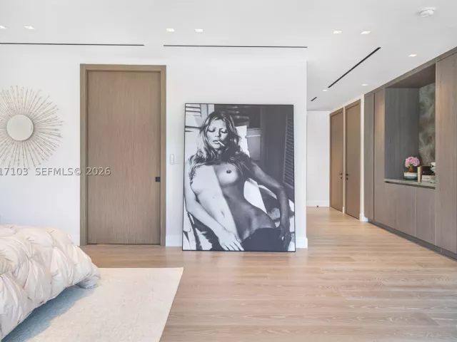 6-bedroom home for sale in Miami Beach - 2520 Shelter Ave - MondialRealty