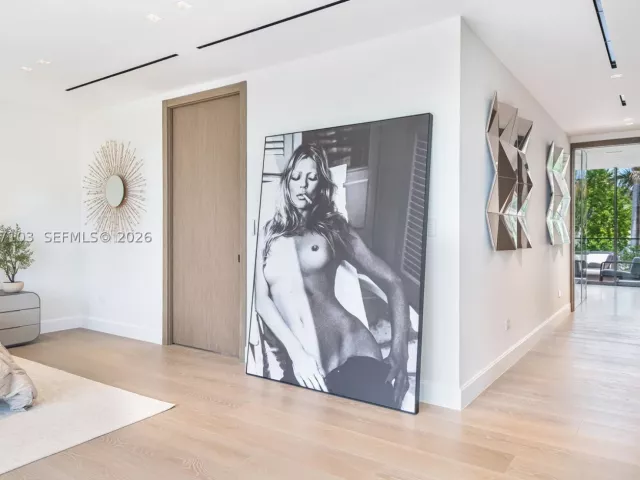 6-bedroom home for sale in Miami Beach - 2520 Shelter Ave - MondialRealty