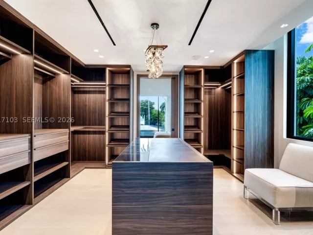 6-bedroom home for sale in Miami Beach - 2520 Shelter Ave - MondialRealty