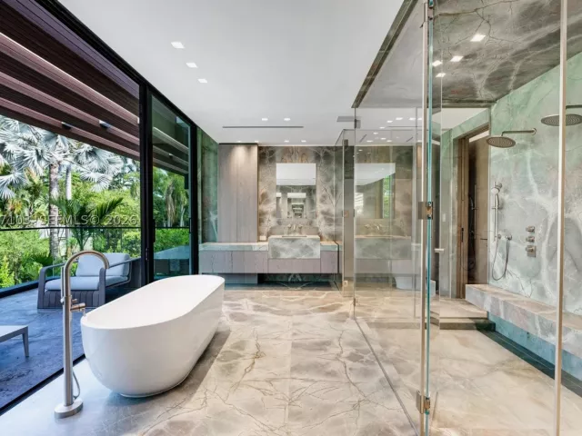 6-bedroom home for sale in Miami Beach - 2520 Shelter Ave - MondialRealty